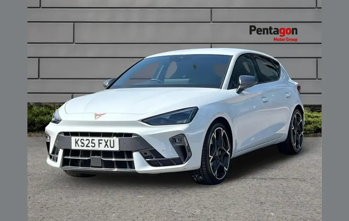 Used Cupra Leon 147 HP (108 kW) 2025 White Hatchback