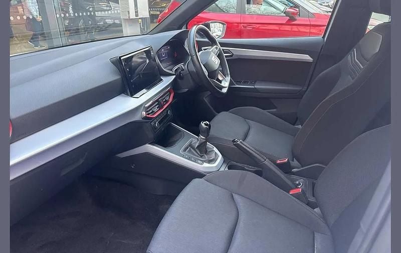 Used Seat Arona FR 108 HP (79 kW) 2023 White SUV