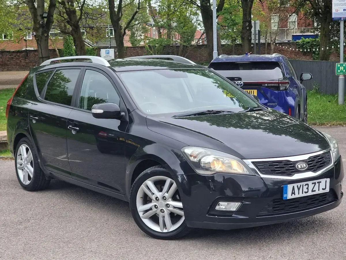 Used Kia Ceed 128 HP (94 kW) 2013 Black Hatchback