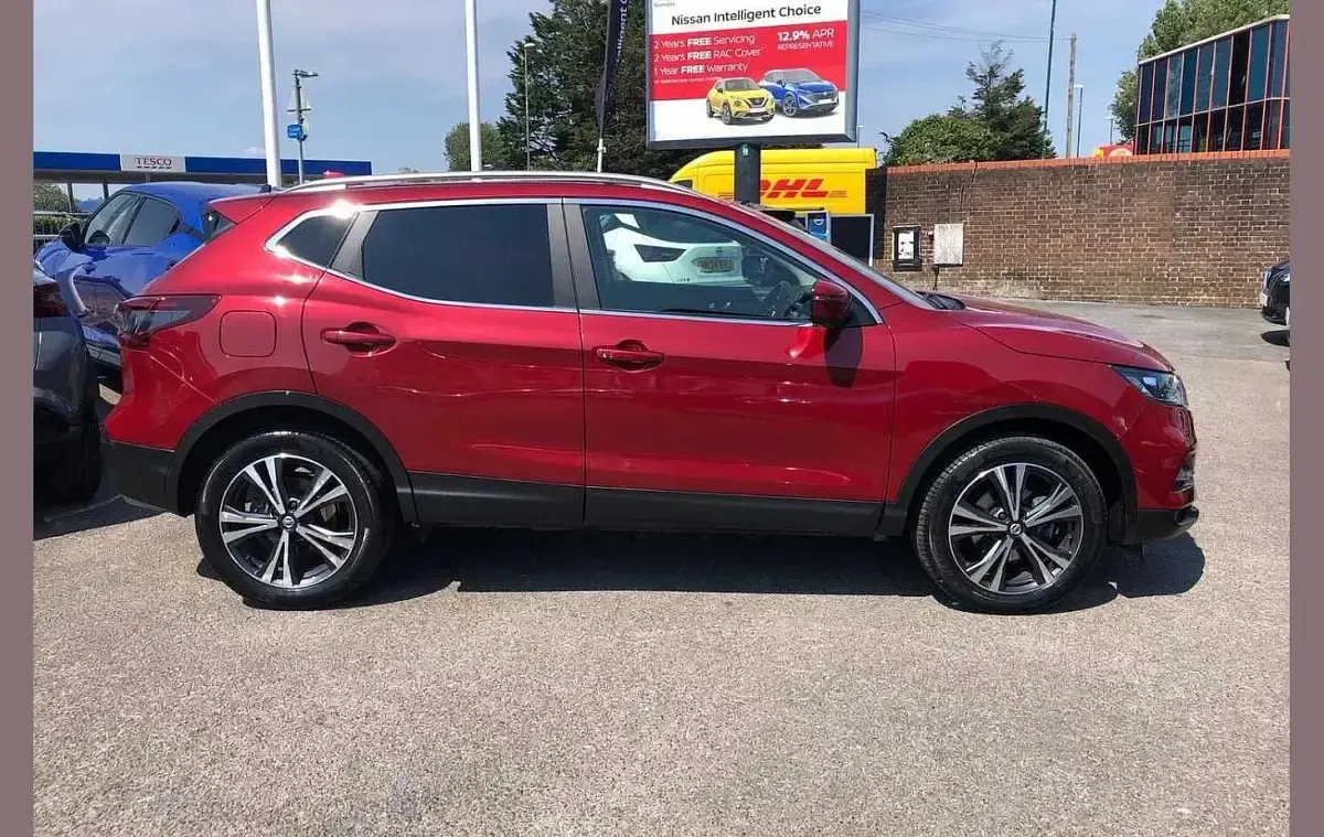 Used Nissan Qashqai N-Connecta 138 HP (101 kW) 2020 Red SUV