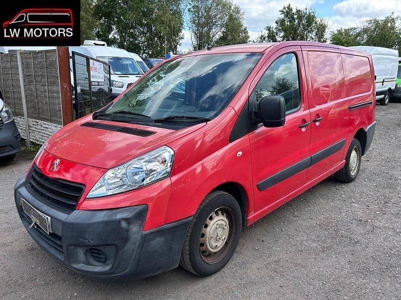 Red Used 2015 Peugeot Expert Van | £1,999 - Image 1/4