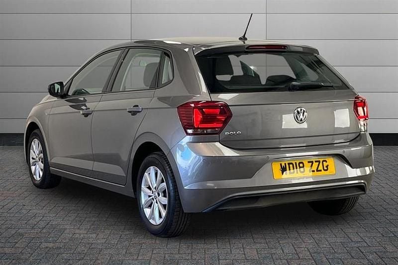 Used VW Polo SE 95 HP (69 kW) 2018 Limestone grey Hatchback