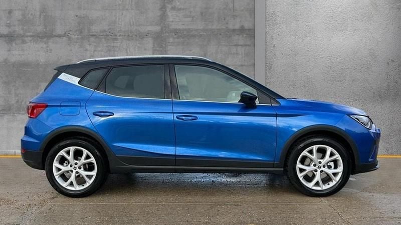 Used Seat Arona FR 115 HP (84 kW) 2025 Metallic  saphire blue with black roof SUV
