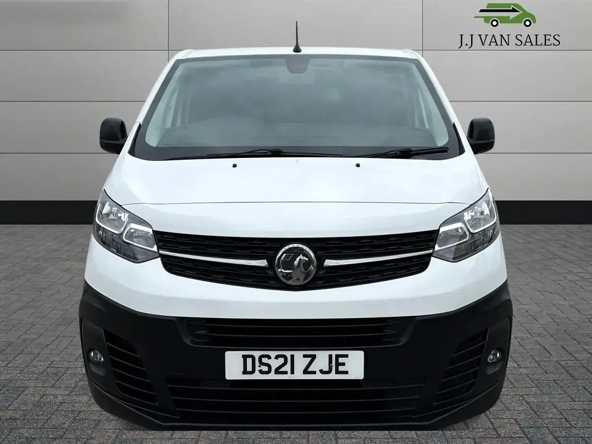 Used Vauxhall Vivaro S 100 HP (73 kW) 2021 White MPV