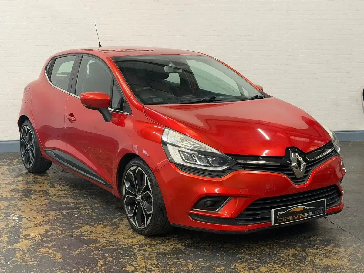 Used Renault Clio Dynamique 110 HP (80 kW) 2016 Red Hatchback