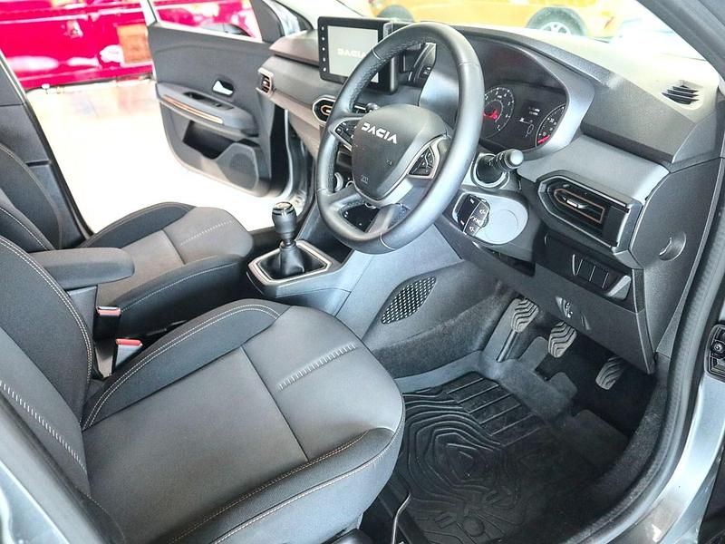 Begagnad Dacia Jogger Extreme 110 HK (80 kW) 2024 Grå Minibuss