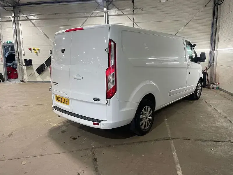 Used Ford Transit Custom Limited 130 HP (95 kW) 2022 Frozen white (solid colour) Van