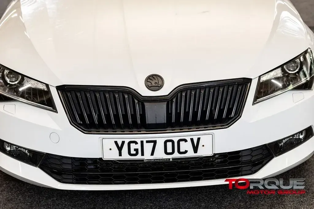 Used Skoda Superb SportLine 190 HP (139 kW) 2017 White Hatchback