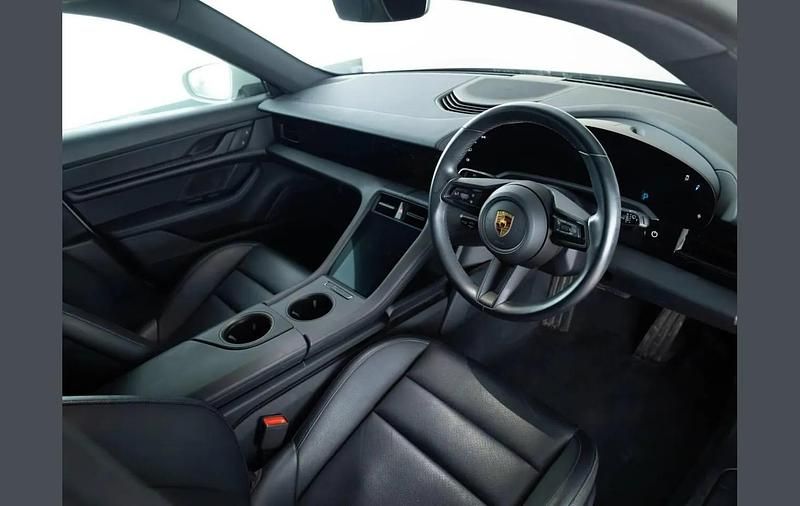 Usado Porsche Taycan 350 kW (476 HP) 2022 Cinzento Carrinha