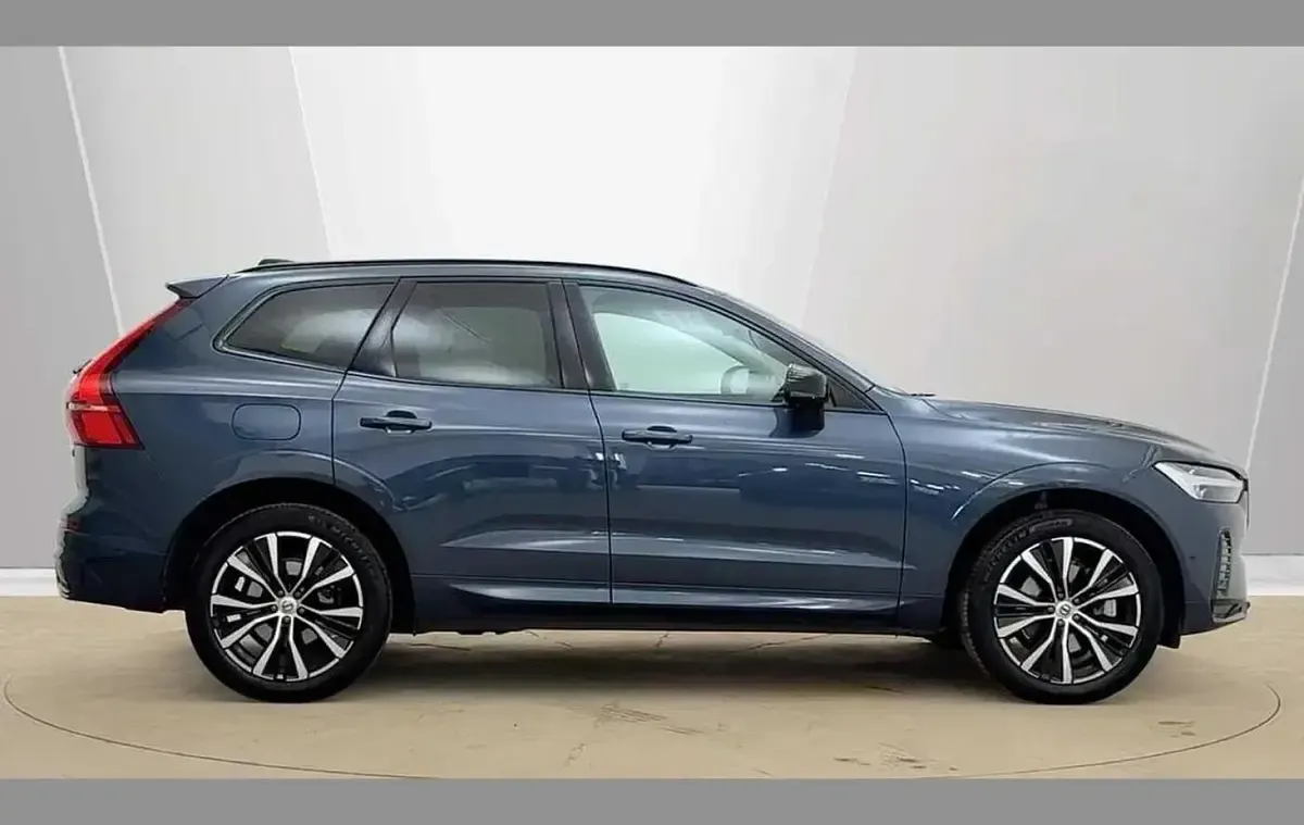 Used Volvo XC60 Plus 250 HP (183 kW) 2025 Blue SUV