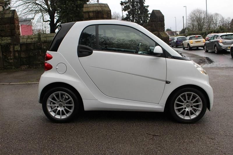 Used Smart ForTwo Coupé Passion 71 HP (52 kW) 2011 White Coupe