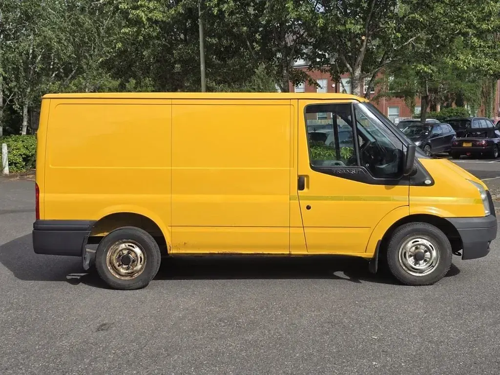 Used Ford Transit 100 HP (73 kW) 2013 Yellow Van