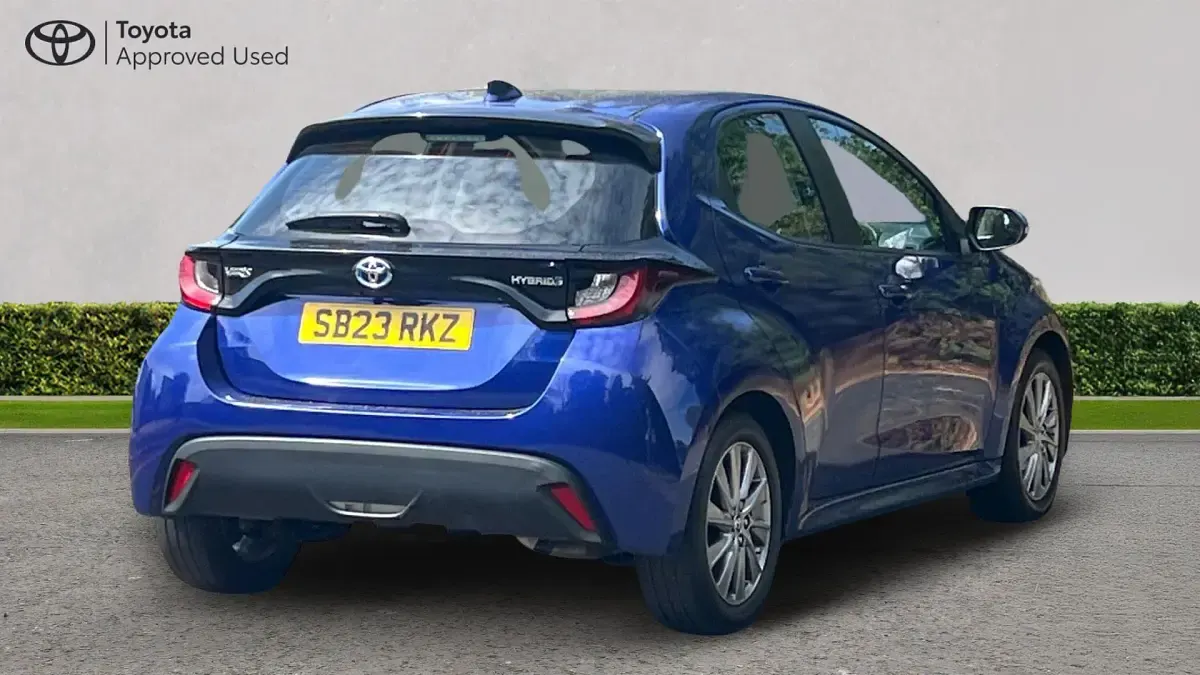 Used Toyota Yaris 116 HP (85 kW) 2023 Galactic blue Hatchback