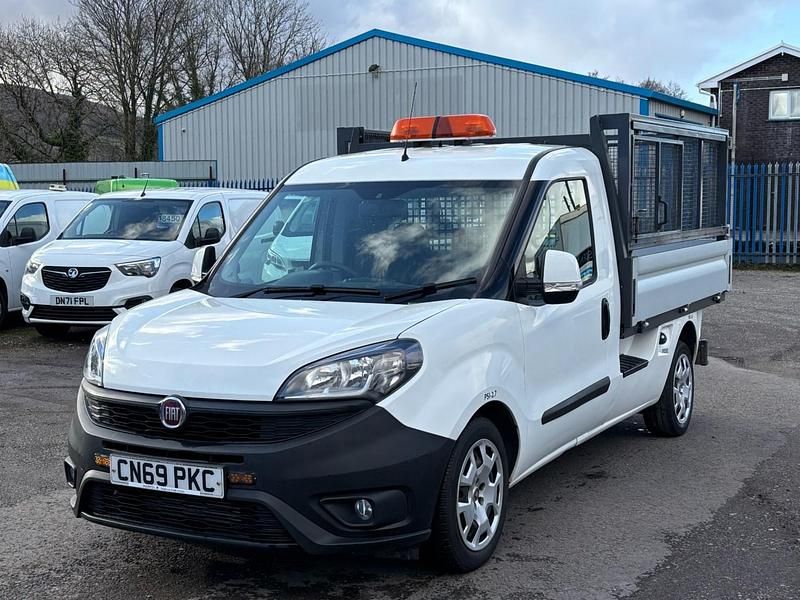 White Used 2020 Fiat Doblò MPV | £8,995 (Fair price) - Image 1/4