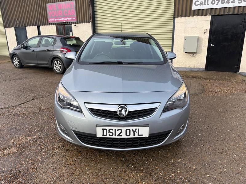 Used Vauxhall Astra SRi 2012 Silver Hatchback