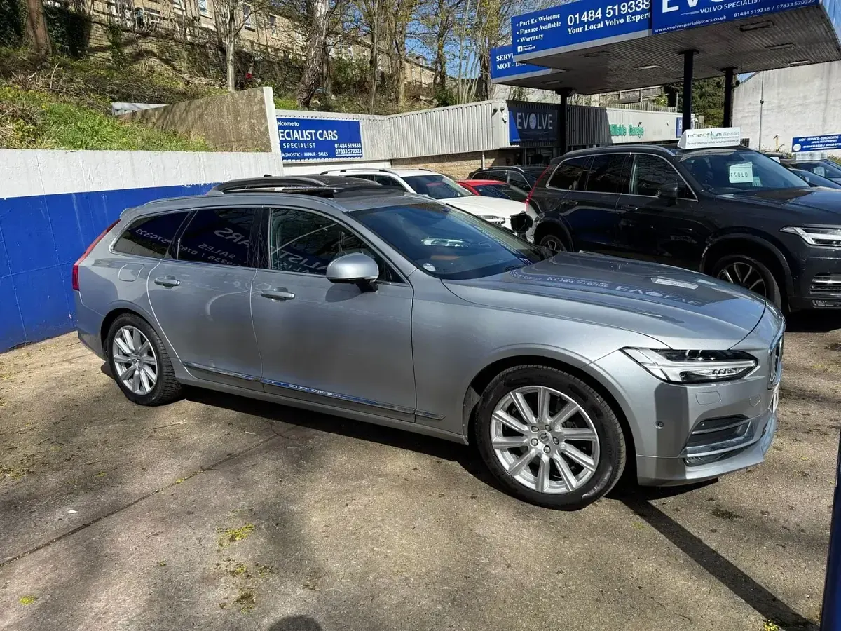 Używany Volvo V90 Inscription 235 KM (172 kW) 2016 Srebrny Kombi