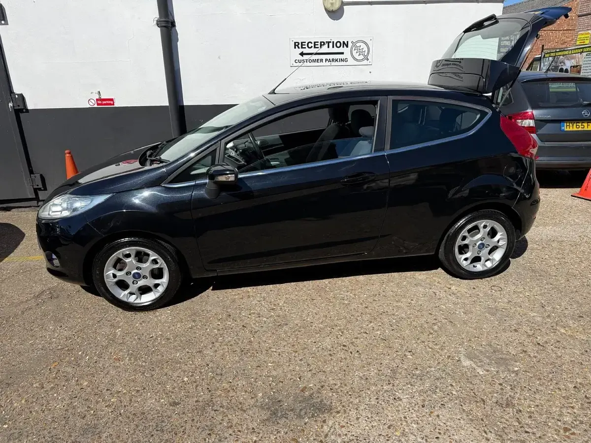 Used Ford Fiesta Zetec 96 HP (70 kW) 2012 Black Hatchback