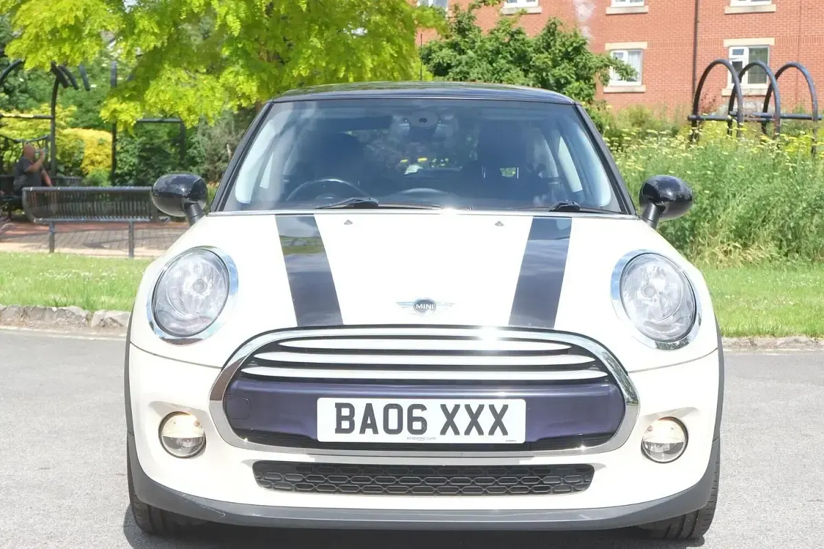 Used Mini Cooper Hatch 2015 White Hatchback