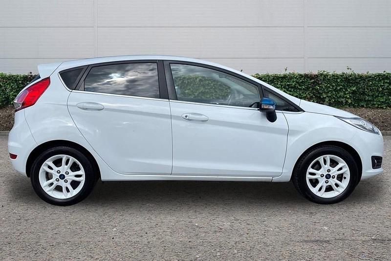 Usado Ford Fiesta Zetec 2016 Branco Citadino