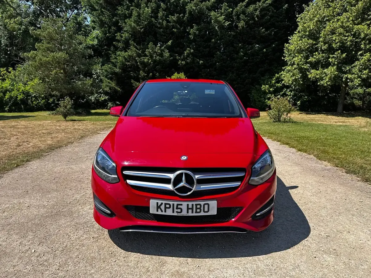 Used Mercedes B180 2015 Red Hatchback