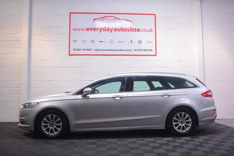 Usado Ford Mondeo Zetec 120 HP (88 kW) 2018 Prateado Carrinha