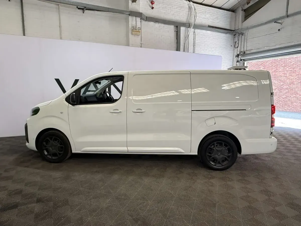 Used Citroën Dispatch 120 HP (88 kW) 2024 White MPV