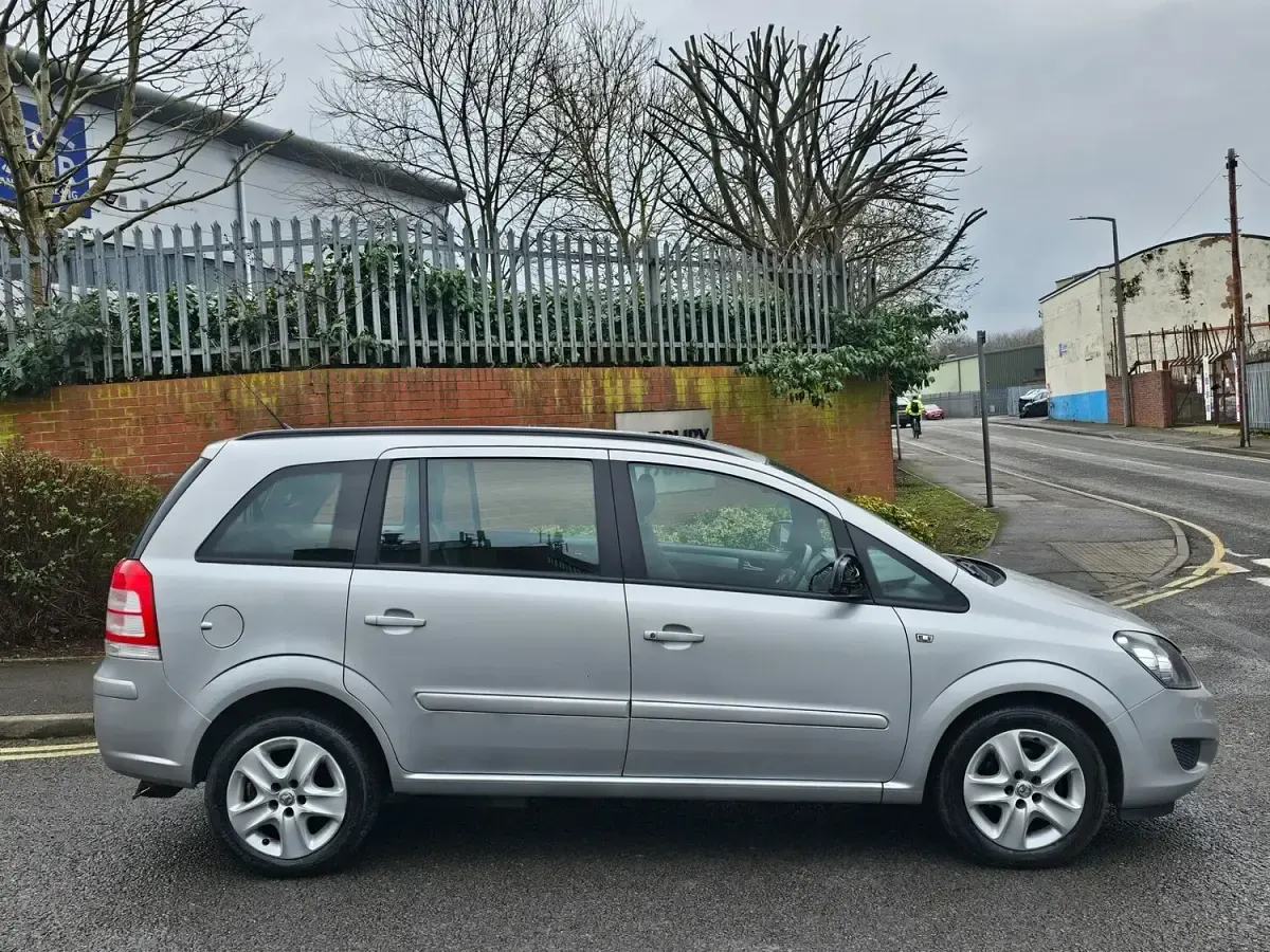 Used Vauxhall Zafira 2013 Silver MPV