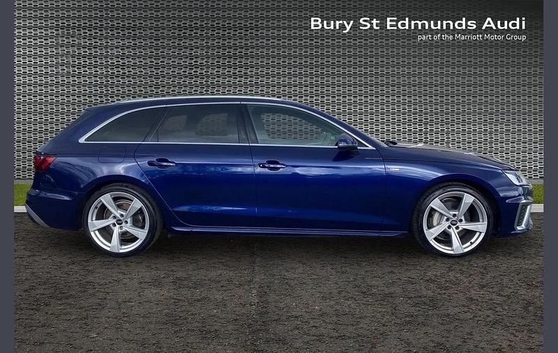 Used Audi A4 S-Line 200 HP (147 kW) 2024 Blue Estate