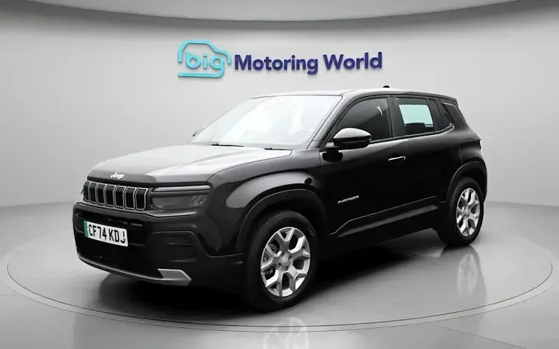 Begagnad Jeep Avenger Altitude 114 kW (156 HK) 2024 Svart SUV