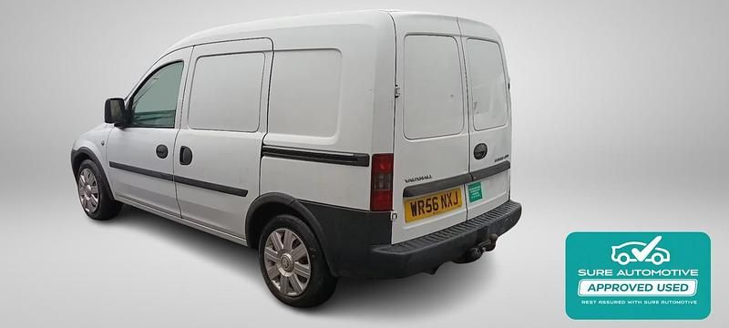 Używany Vauxhall Combo 69 KM (50 kW) 2006 Biały Minivan