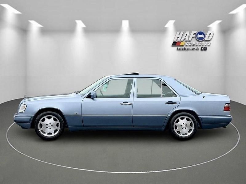 Used Mercedes E280 1994 Blue Sedan