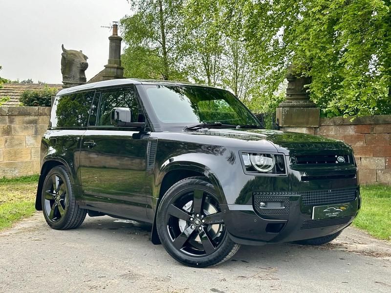 Santorini black New 2025 Land Rover Defender HSE Dynamic Hatchback | £71,950 (Fair price) - Image 1/4