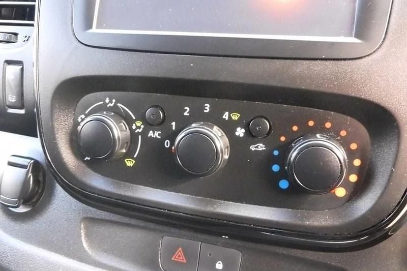 Used Vauxhall Vivaro Sportive 125 HP (91 kW) 2019 White MPV