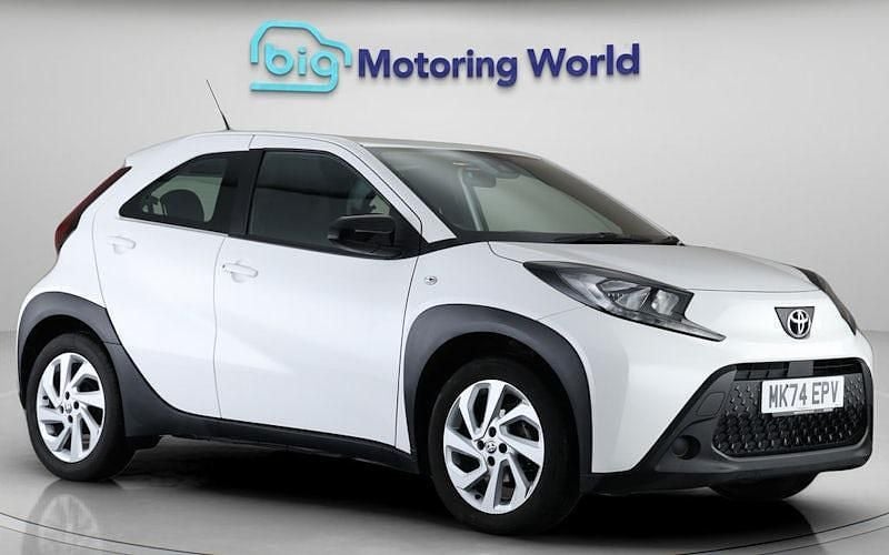 Used Toyota Aygo X PURE 72 HP (52 kW) 2024 White SUV