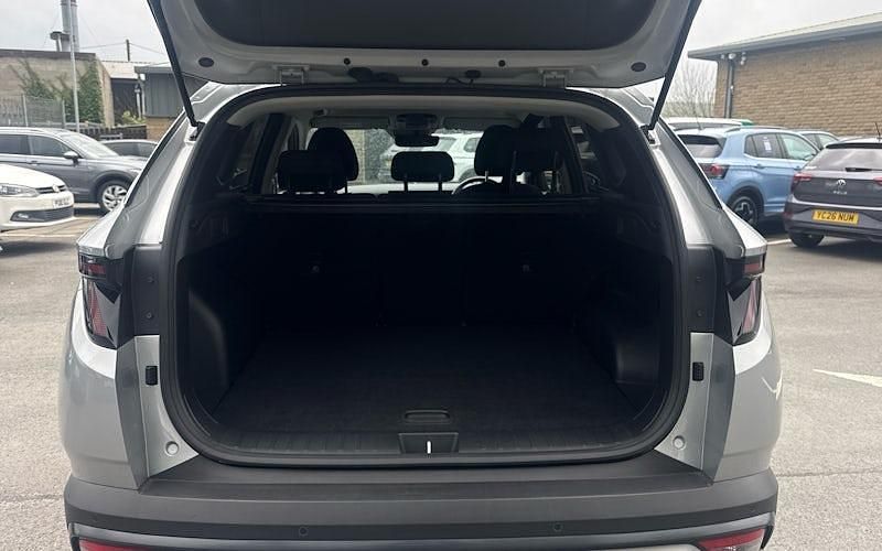 Usado Hyundai Tucson Advanced 160 HP (117 kW) 2025 Prateado SUV