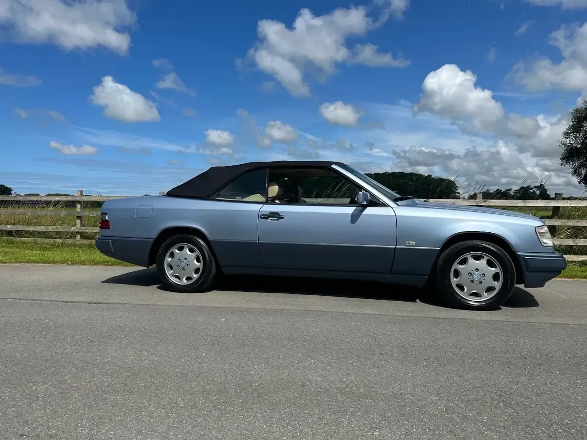Used Mercedes E320 1993 Blue Cabriolet