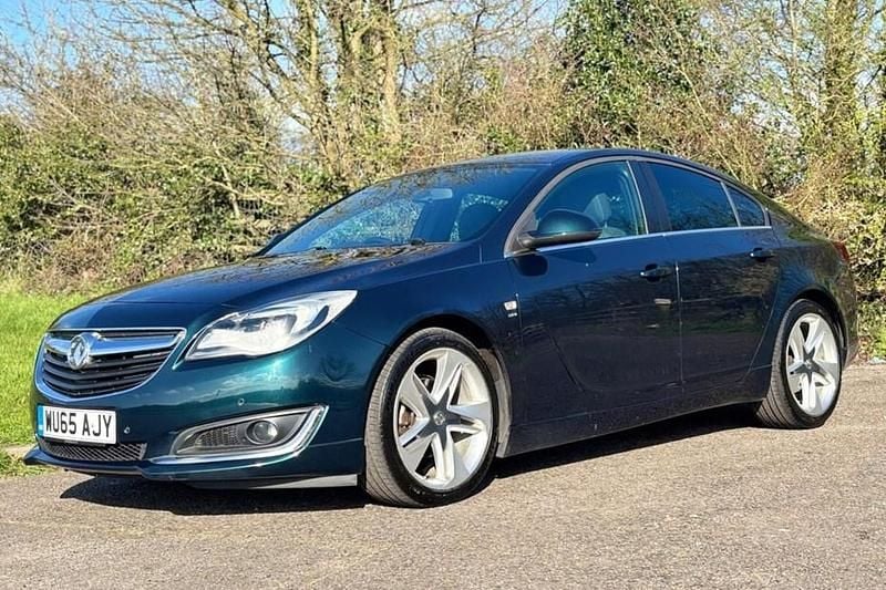 Used Vauxhall Insignia SRi 140 HP (102 kW) 2015 Green Hatchback