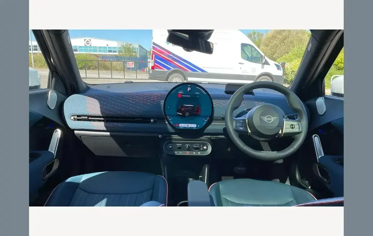 New Mini Aceman Exclusive 135 kW (184 HP) 2026 Black SUV