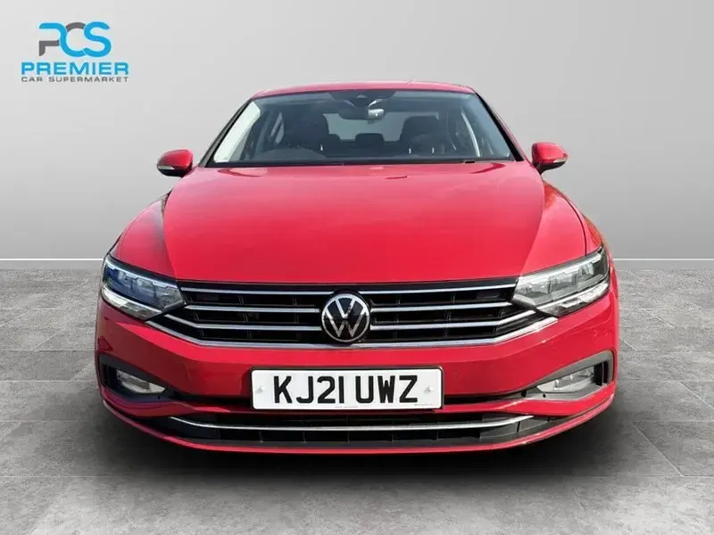Begagnad VW Passat SEL 2021 Röd Sedan