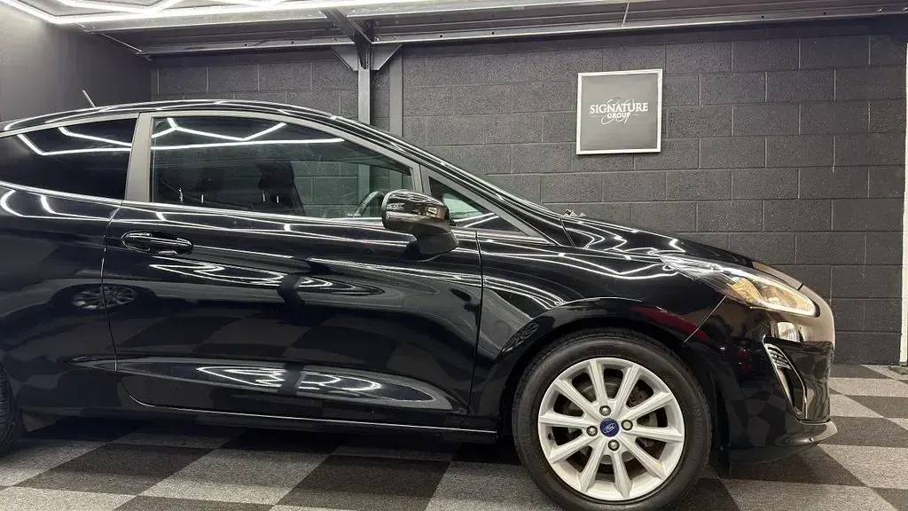 Used Ford Fiesta Titanium 100 HP (73 kW) 2018 Black Hatchback