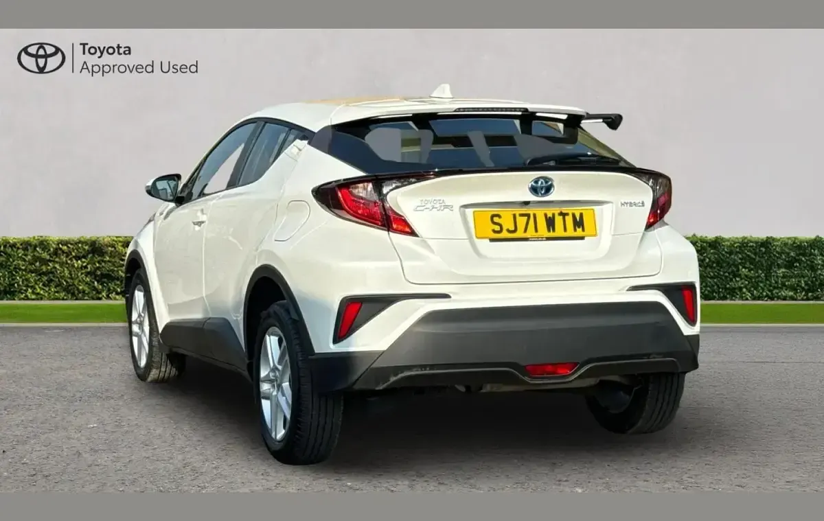 Used Toyota C-HR 122 HP (89 kW) 2021 White pearl SUV
