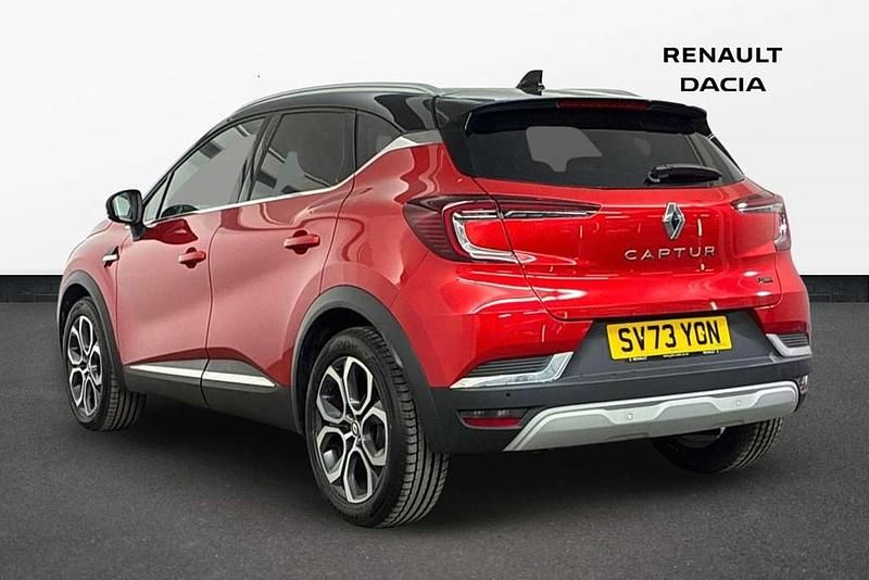 Used Renault Captur Techno 143 HP (105 kW) 2023 Flame red  SUV