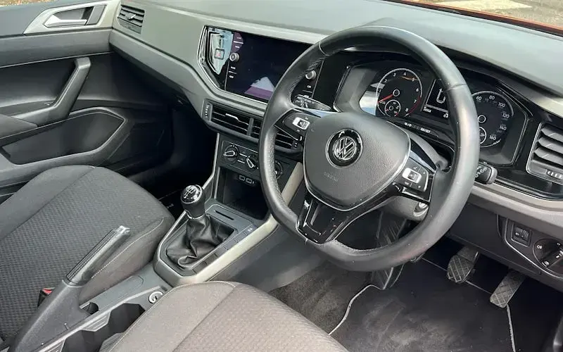 Used VW Polo SE 65 HP (47 kW) 2018 Orange Hatchback