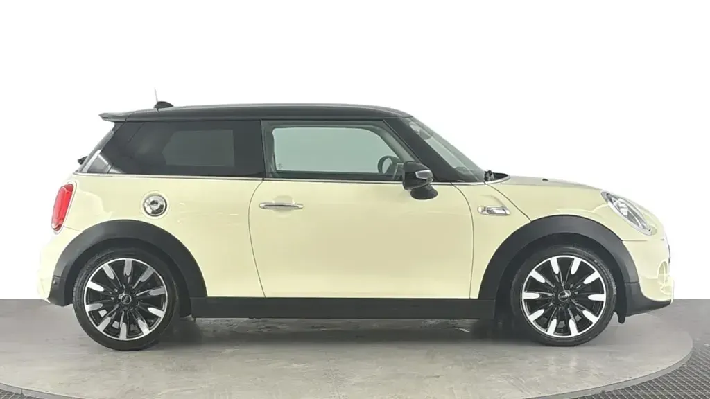 Used Mini Cooper S Exclusive 192 HP (141 kW) 2019 White Hatchback