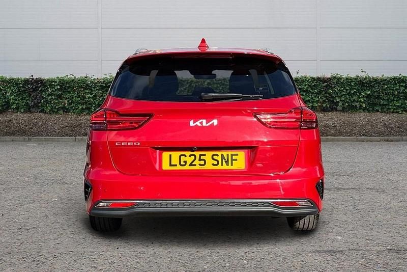 Used Kia Ceed 138 HP (101 kW) 2025 Red Hatchback