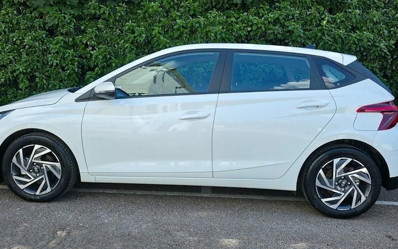 Used Hyundai i20 Advanced 101 HP (74 kW) 2024 Atlas white Hatchback