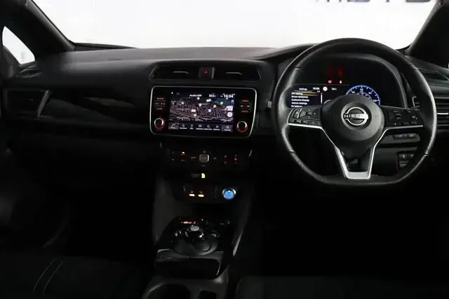 Used Nissan Leaf N-Connecta 50 kW (68 HP) 2022 Grey Hatchback