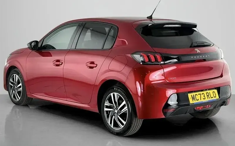 Used Peugeot 208 Allure+ 102 HP (75 kW) 2023 Red Hatchback