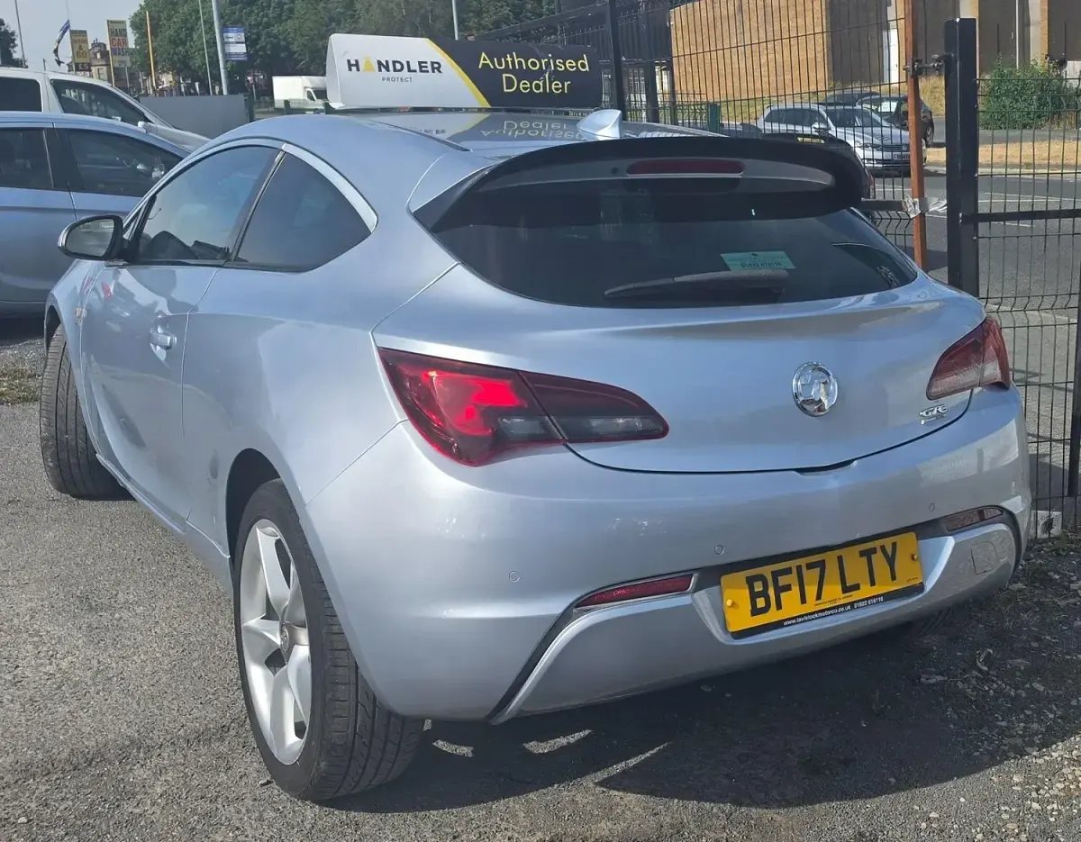 Used Vauxhall Astra GTC SRi 136 HP (100 kW) 2017 Silver Hatchback