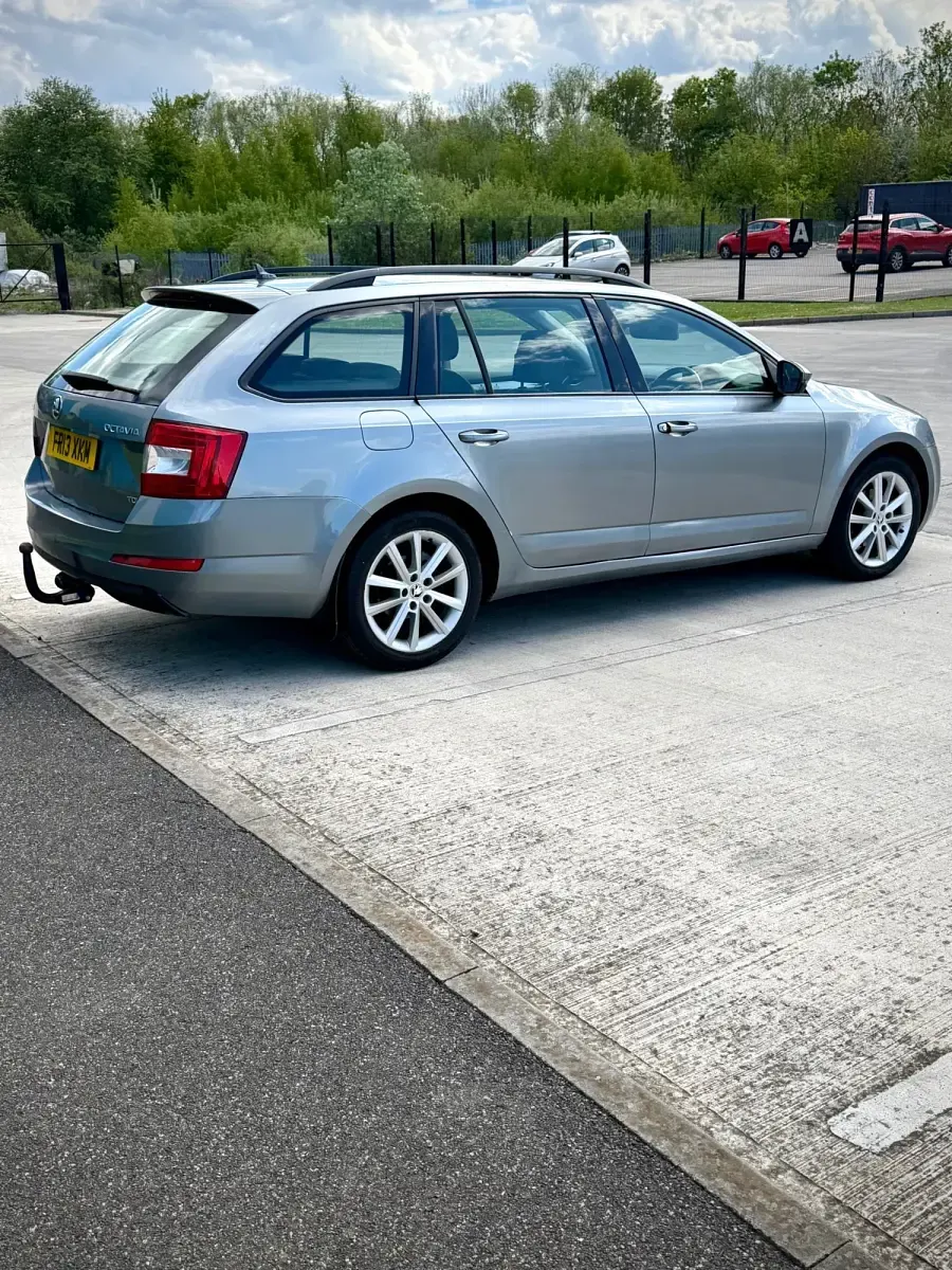 Begagnad Skoda Octavia Elegance 2013 Grå Kombi